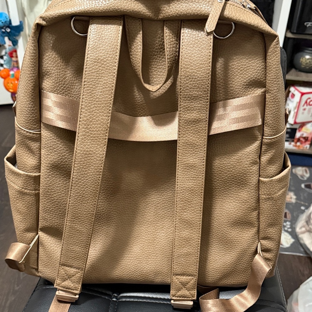 Petunia pickle bottom Sync Backpack in Mink - Picture 7 of 11
